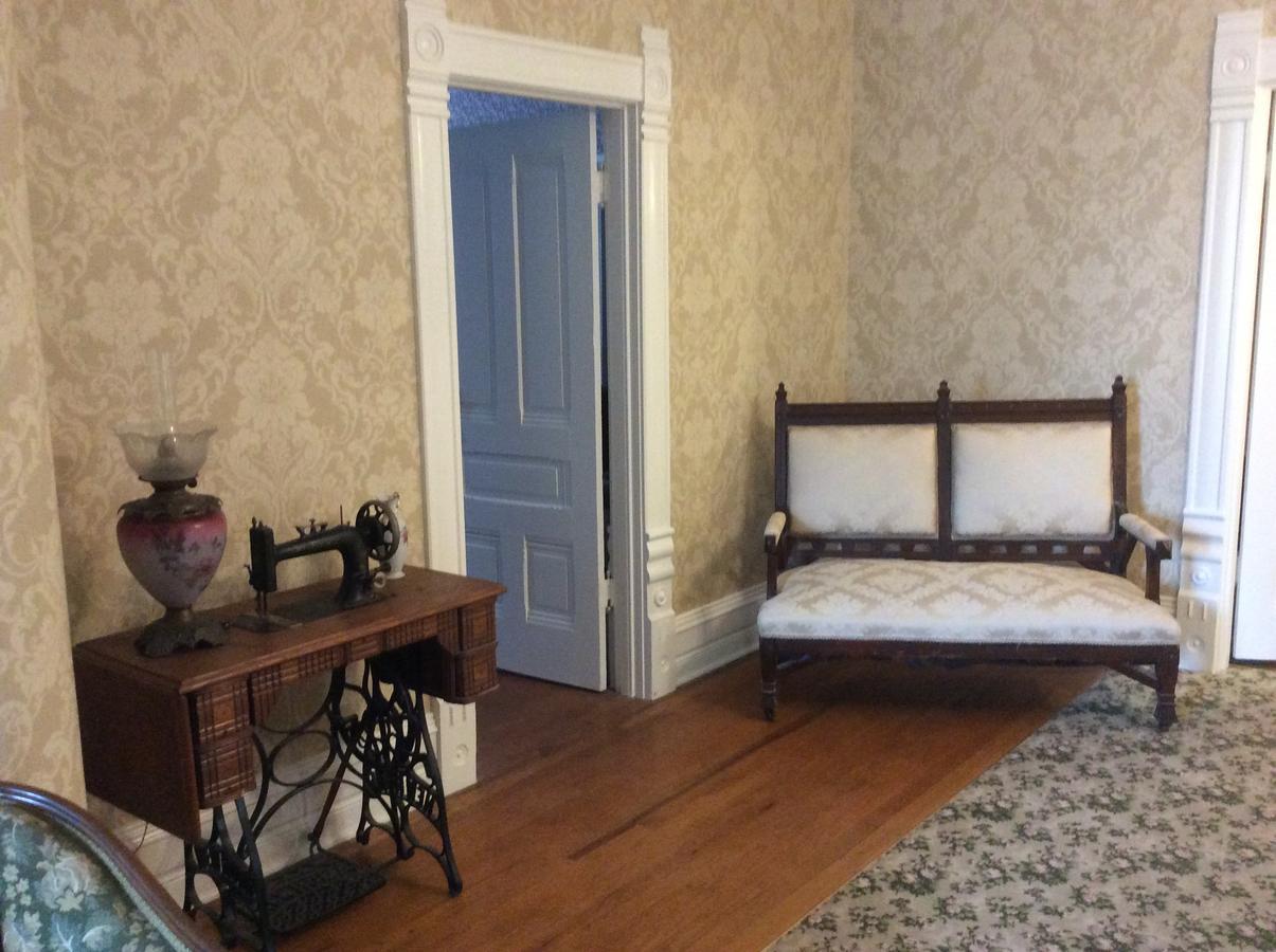 Grand Avenue Bed And Breakfast Carthage Bagian luar foto